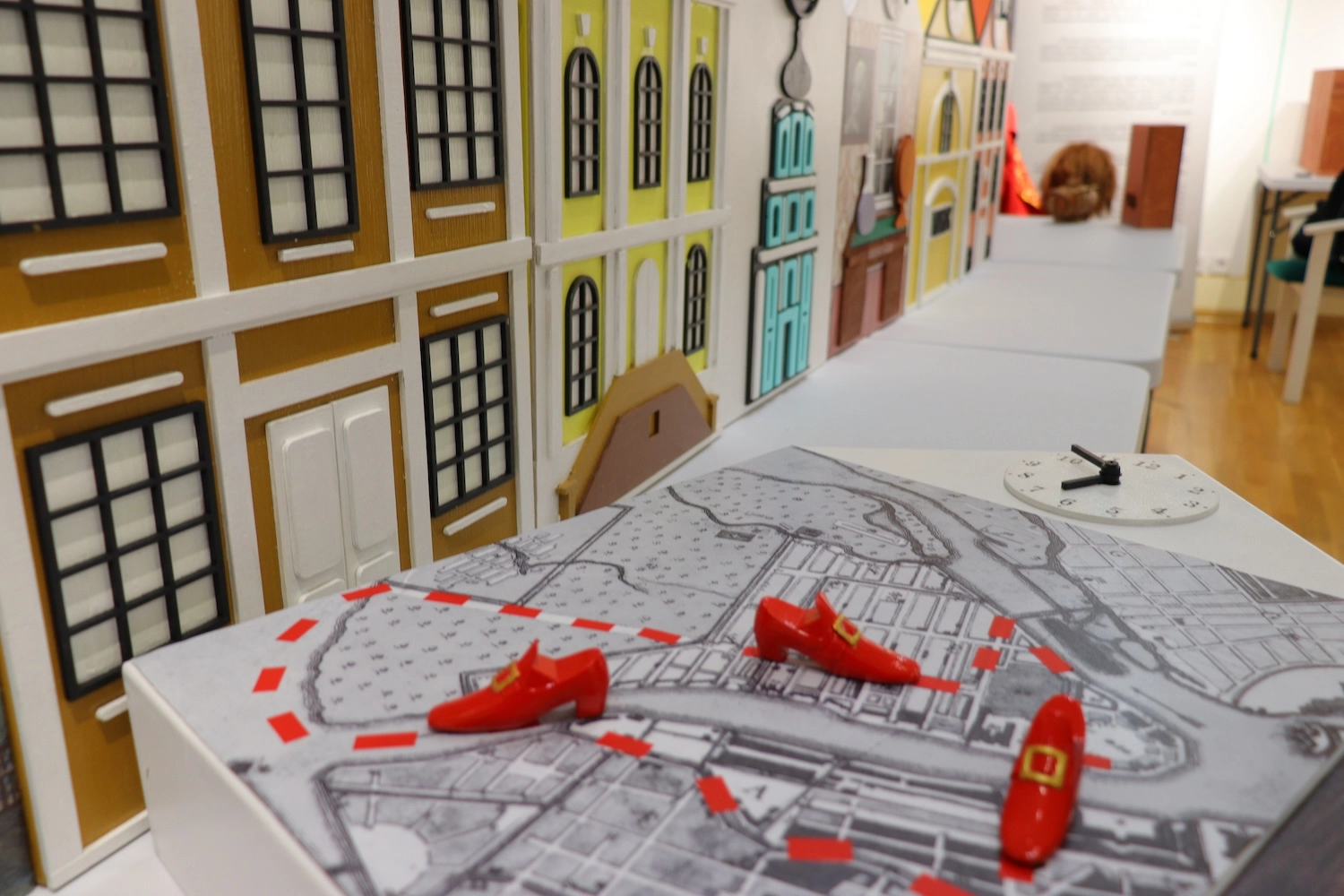 Тактильная выставка «Ломоносов: ученый, поэт, патриот»