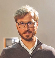Автор Алексей Голубев