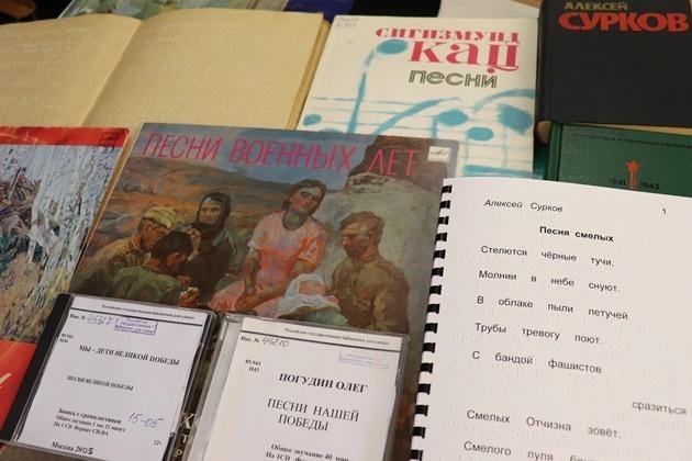 превью публикации Книжно-иллюстративная выставка «Поэт-песенник Алексей Александрович Сурков»