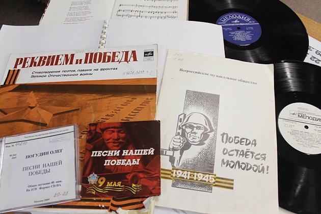 превью публикации Книжно-иллюстративная выставка «Этих дней не смолкнет слава»