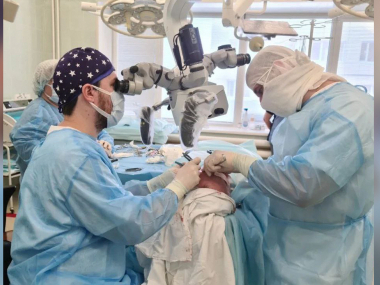 превью публикации Томские врачи спасли зрение пациента, пересадив ему нерв