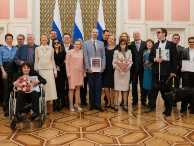 превью публикации Незрячих победителей литературного конкурса имени Эдуарда Асадова наградили в Москве