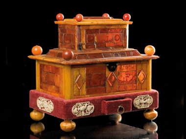 превью публикации Тактильная копия янтарной шкатулки гданьских мастеров появилась в калининградском музее