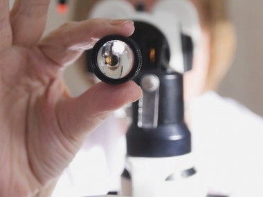 превью публикации Американские ученые представили «умный» девайс для лечения глаукомы